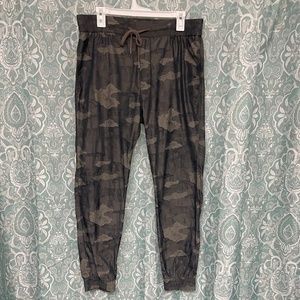 Helmut Lang Men’s Camo Olive Joggers Medium
